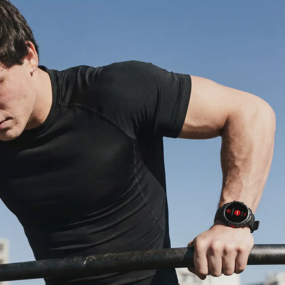 POLAR Street X Night Black Urban Sports Watch mit Amoled Display